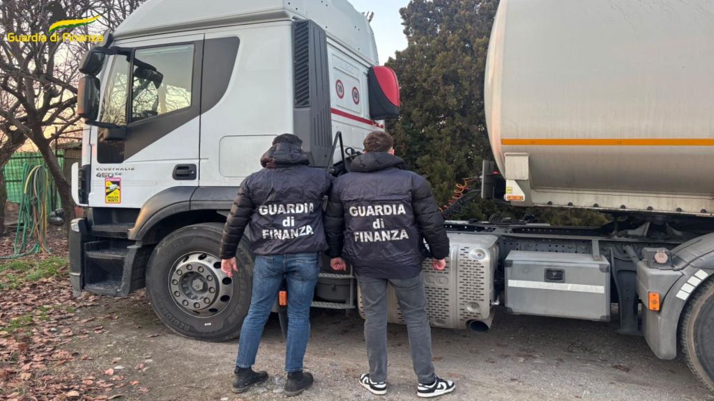 Monza, sequestrate 1,5 tonnellate di rifiuti misti e pericolosi Monza, sequestrate 1,5 tonnellate di rifiuti misti e pericolosi