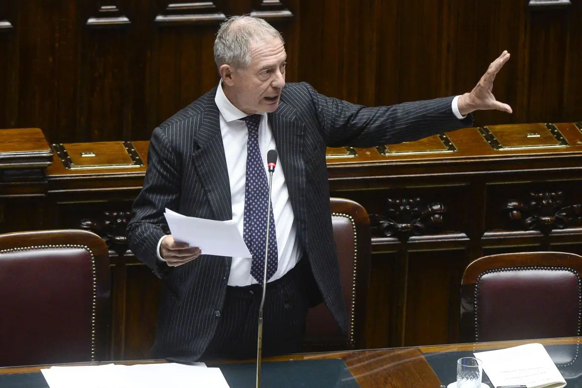 Auto, Urso “L’Ue faccia in fretta per evitare il collasso” Auto, Urso “L’Ue faccia in fretta per evitare il collasso”