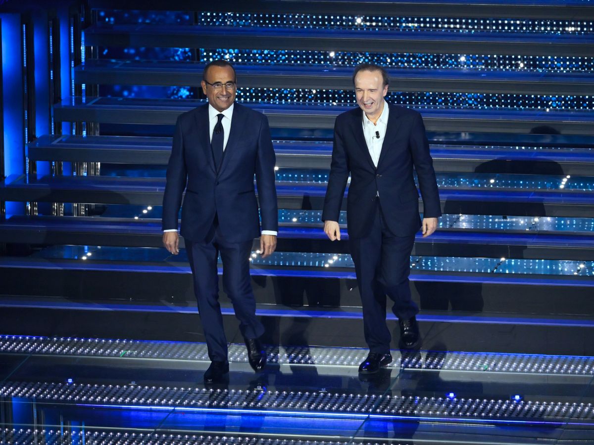 Benigni “Musk guarda Sanremo e vota…Giorgia”, omaggio a Mattarella Benigni “Musk guarda Sanremo e vota…Giorgia”, omaggio a Mattarella