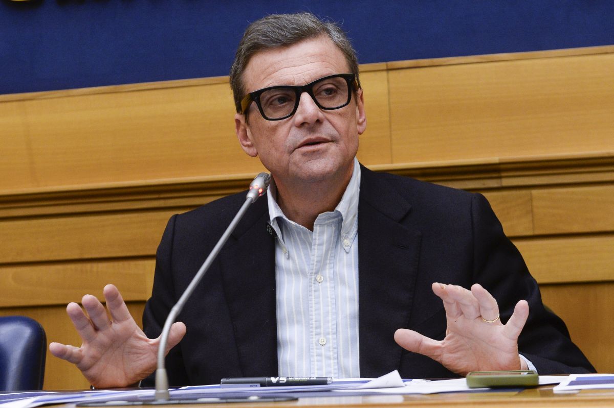 Calenda “Trump ha puntato coltello alla gola per indurre Kiev a tregua” Calenda “Trump ha puntato coltello alla gola per indurre Kiev a tregua”