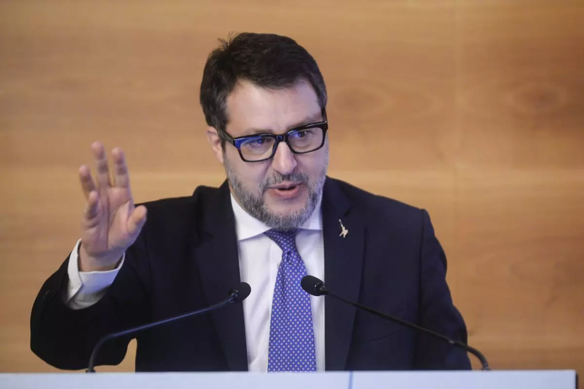 Salvini “Usa e Russia parlano di pace e UE pensa alla guerra” Salvini “Usa e Russia parlano di pace e UE pensa alla guerra”