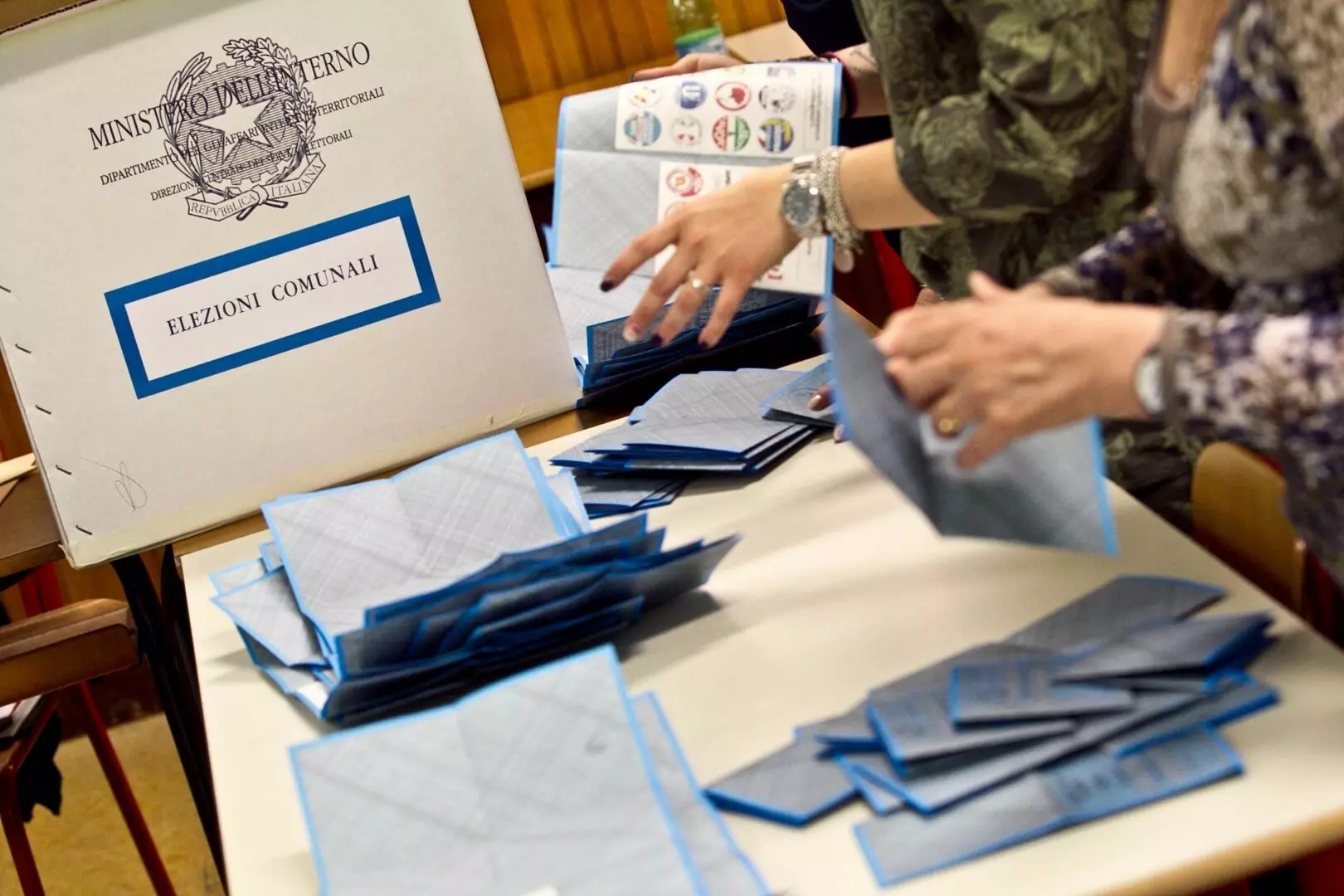 Amministrative, Exit Poll: Genova e Ravenna al centrosinistra, ballottaggio a Taranto Amministrative, Exit Poll: Genova e Ravenna al centrosinistra, ballottaggio a Taranto