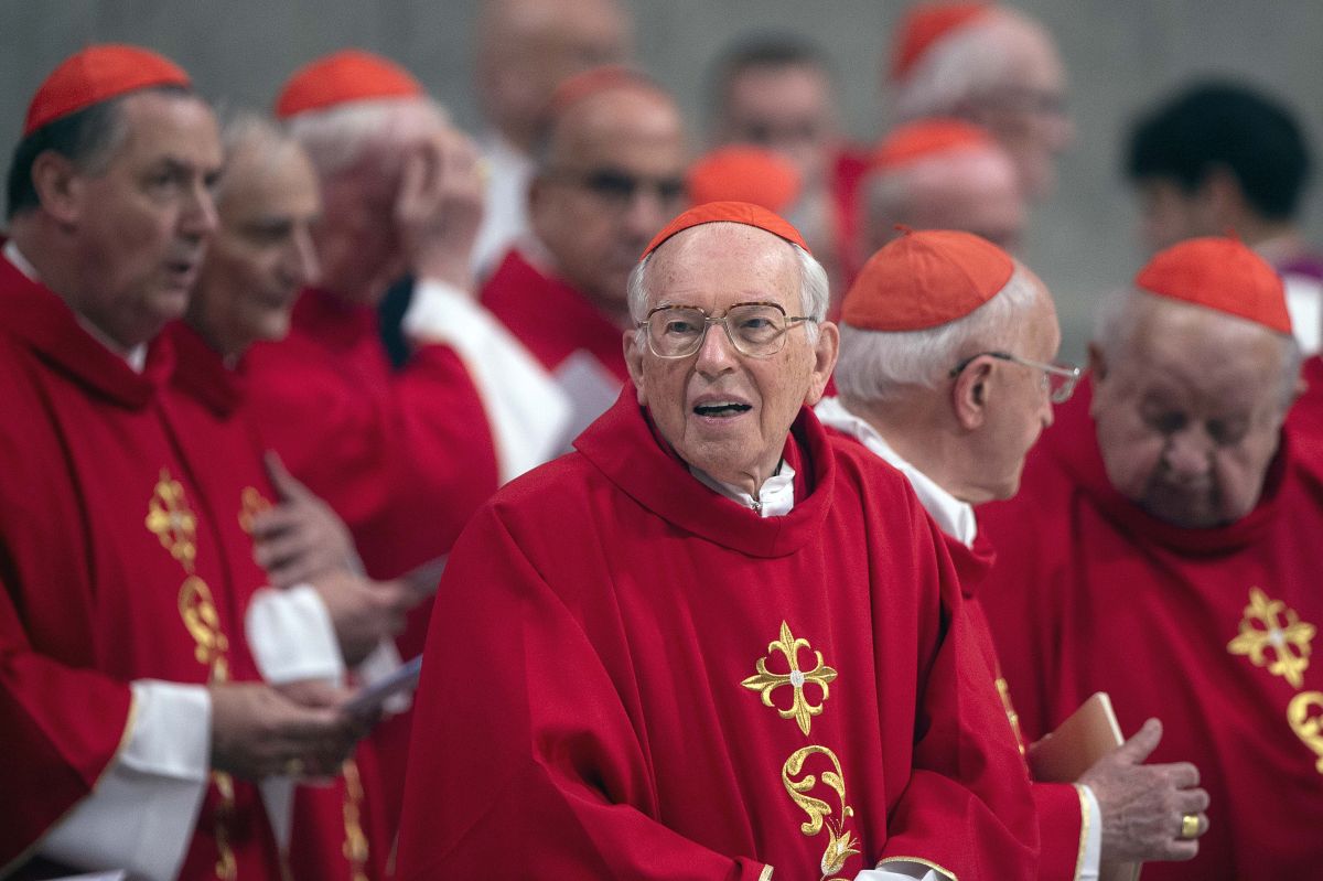 Conclave, cardinale Re “Il mondo di oggi attende molto dalla Chiesa” Conclave, cardinale Re “Il mondo di oggi attende molto dalla Chiesa”