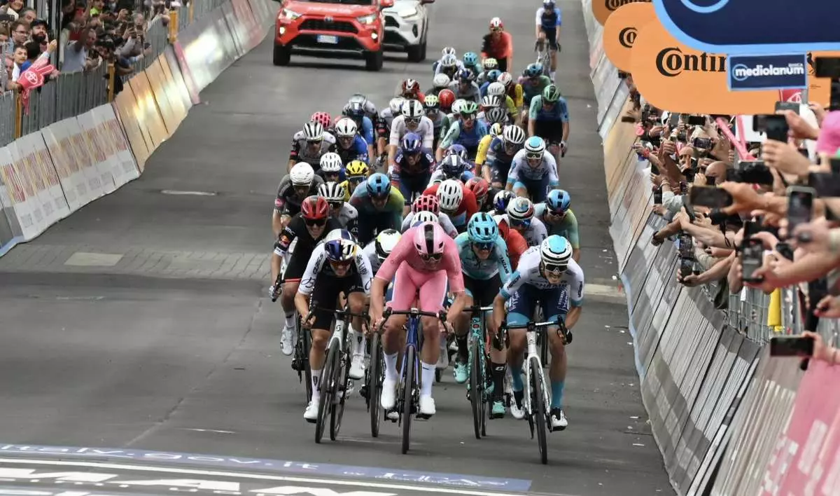 Tris di Pedersen al Giro, Zambanini battuto al fotofinish Tris di Pedersen al Giro, Zambanini battuto al fotofinish