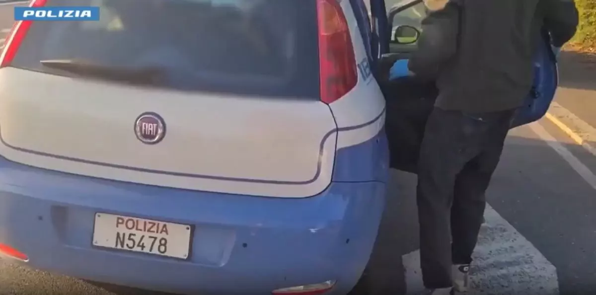 Aveva manuale per realizzare bombe, arrestato a Lecco 20enne egiziano Aveva manuale per realizzare bombe, arrestato a Lecco 20enne egiziano