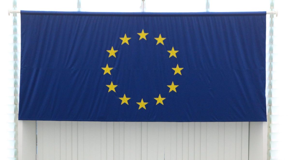 Eurobarometro, record fiducia nell’Ue e forte sostegno a difesa comune Eurobarometro, record fiducia nell’Ue e forte sostegno a difesa comune