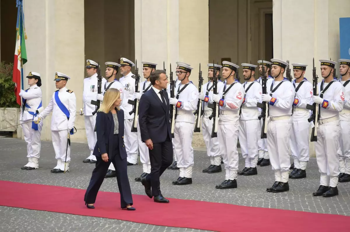 Meloni “Con la Francia lavoriamo per un’Europa più sovrana e prospera” Meloni “Con la Francia lavoriamo per un’Europa più sovrana e prospera”