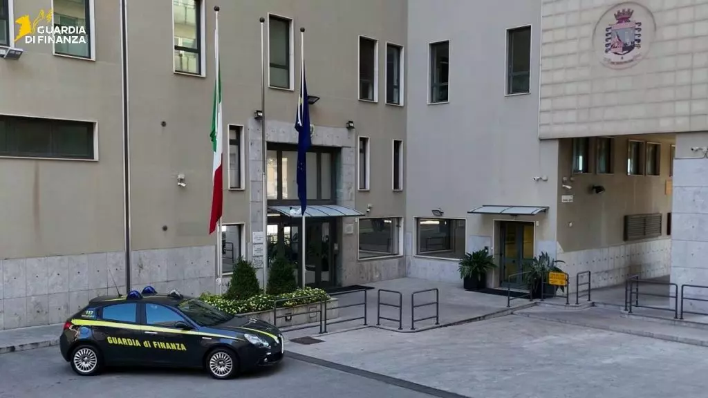 Falsi “Bonus edilizi” a Palermo, 7 misure cautelari e 83 indagati Falsi “Bonus edilizi” a Palermo, 7 misure cautelari e 83 indagati