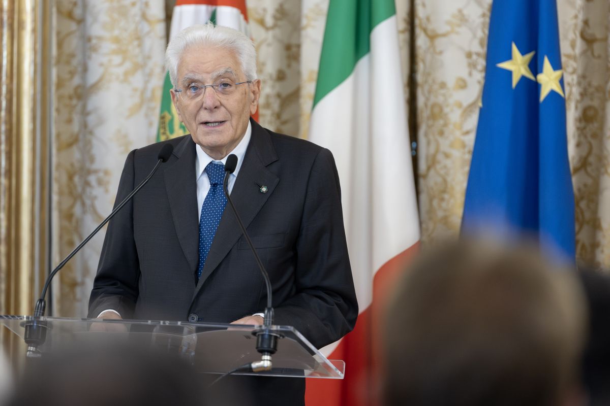 Carceri, Mattarella “Insostenibile il sovraffollamento, un’emergenza i suicidi” Carceri, Mattarella “Insostenibile il sovraffollamento, un’emergenza i suicidi”