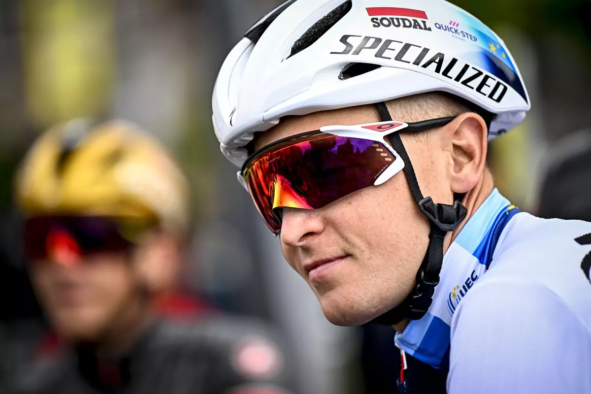 Merlier beffa Milan nella 3° tappa del Tour, Van der Poel resta leader Merlier beffa Milan nella 3° tappa del Tour, Van der Poel resta leader