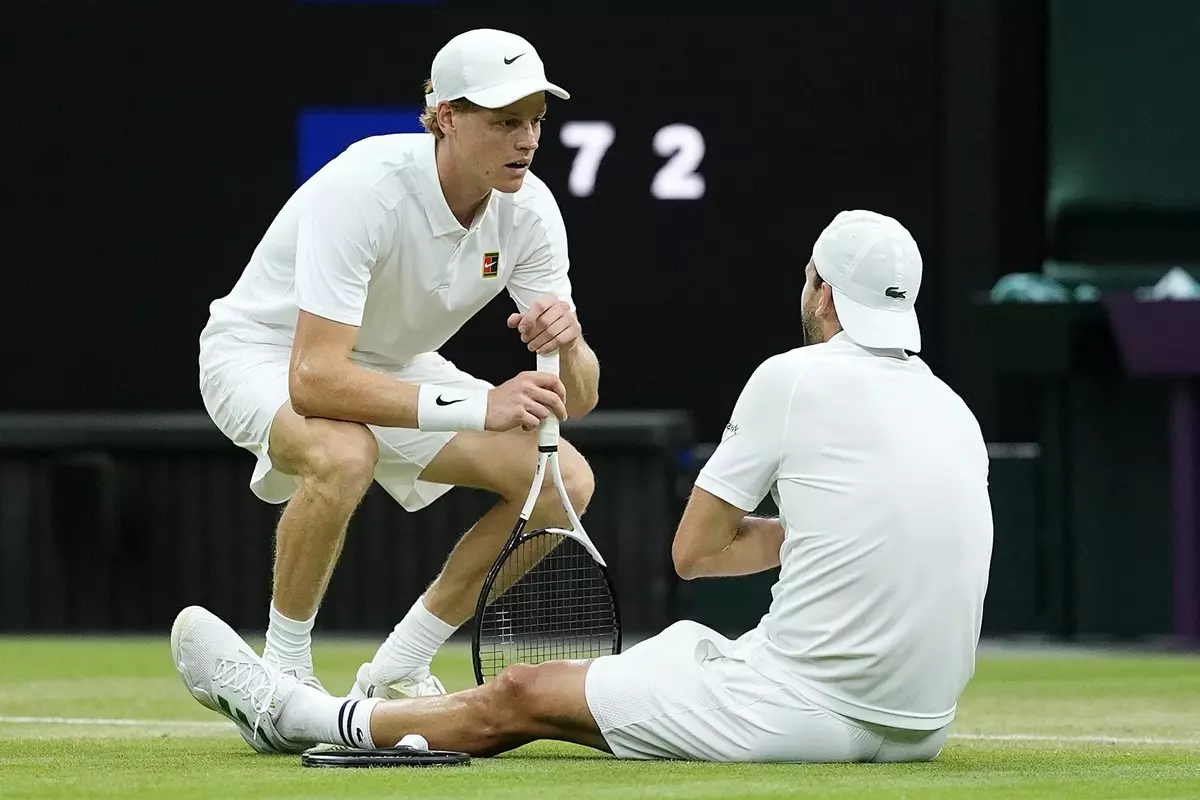 Sinner ai quarti di Wimbledon, Dimitrov si ritira al terzo set Sinner ai quarti di Wimbledon, Dimitrov si ritira al terzo set