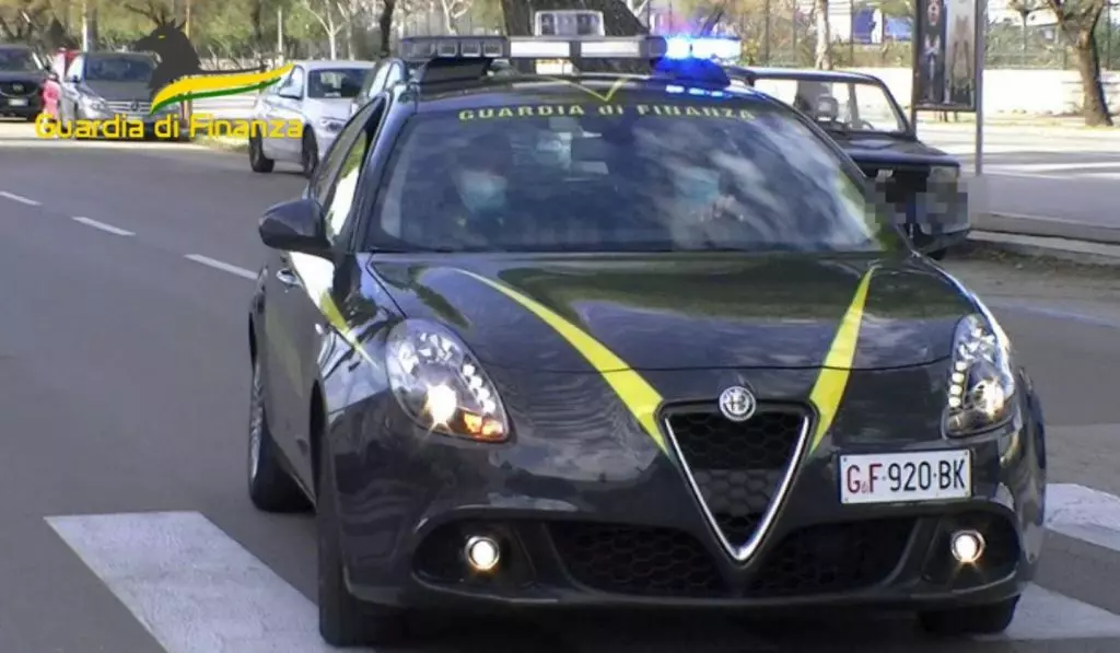 Roma, sequestrati 265 Kg di hashish in un tir arrivato dalla Spagna Roma, sequestrati 265 Kg di hashish in un tir arrivato dalla Spagna