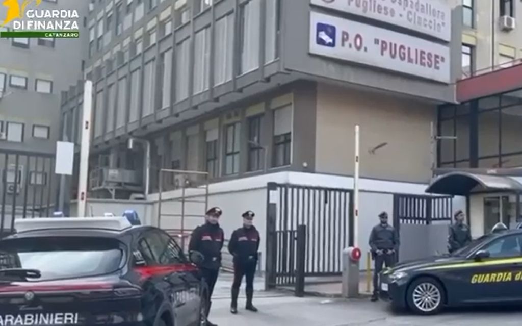 Sanità, 13 misure cautelari e 14 indagati per truffa a Catanzaro Sanità, 13 misure cautelari e 14 indagati per truffa a Catanzaro