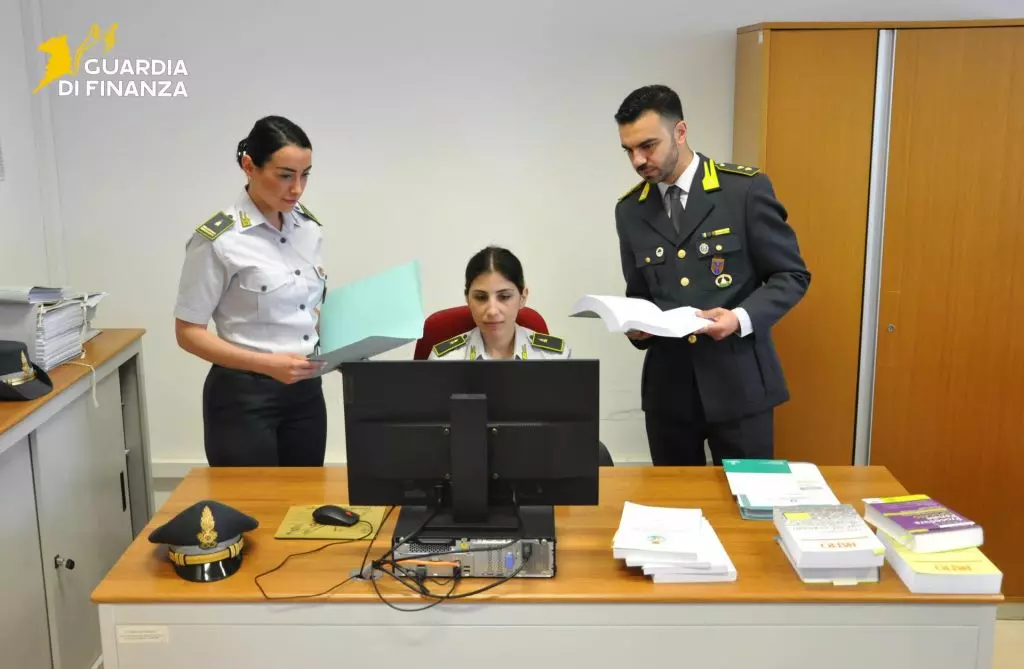 Brindisi, confiscati beni per 3,5 milioni di euro a due ex imprenditori Brindisi, confiscati beni per 3,5 milioni di euro a due ex imprenditori