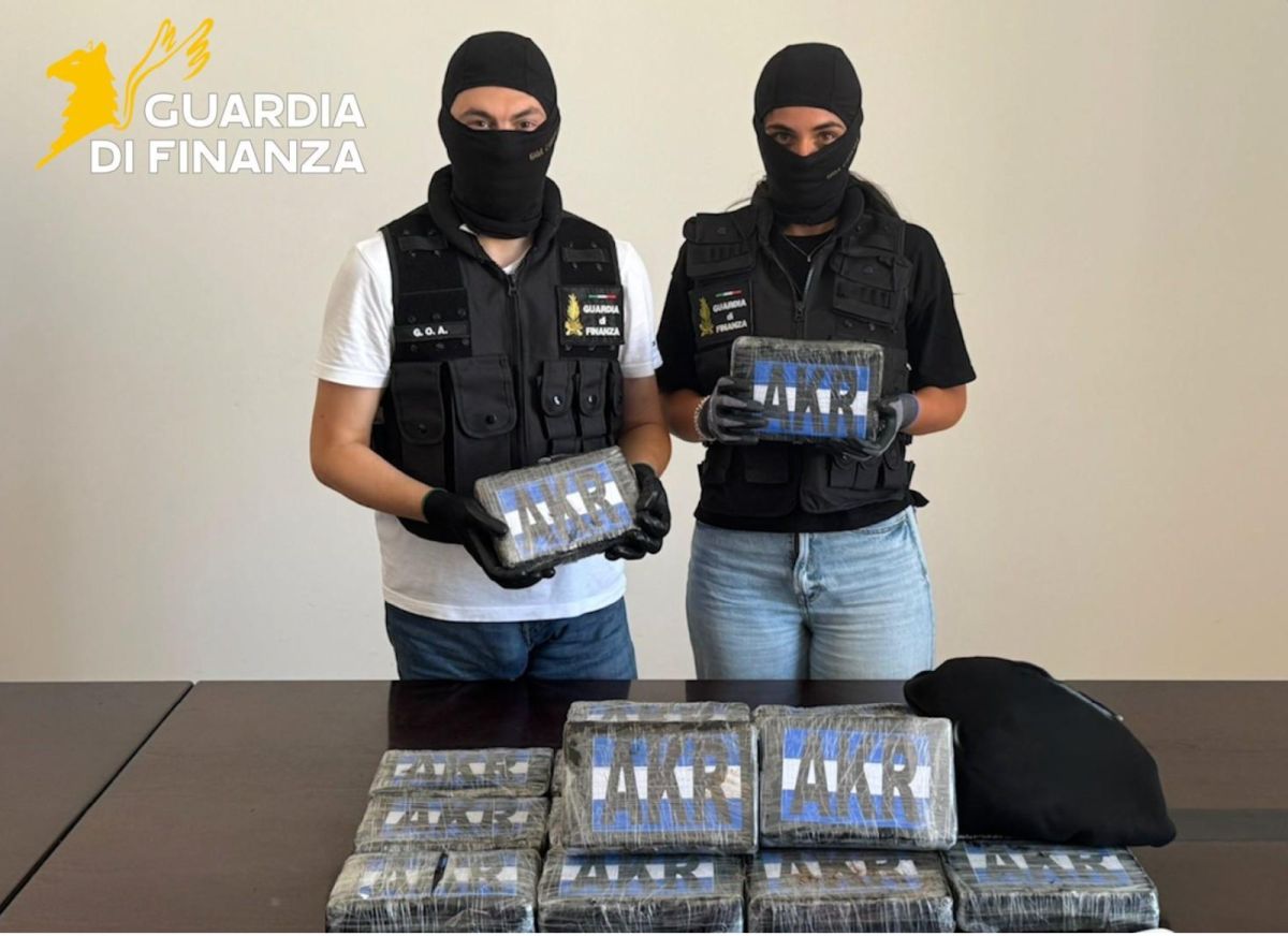 Sequestrati a Catania 24 kg di cocaina, arrestato un corriere Sequestrati a Catania 24 kg di cocaina, arrestato un corriere