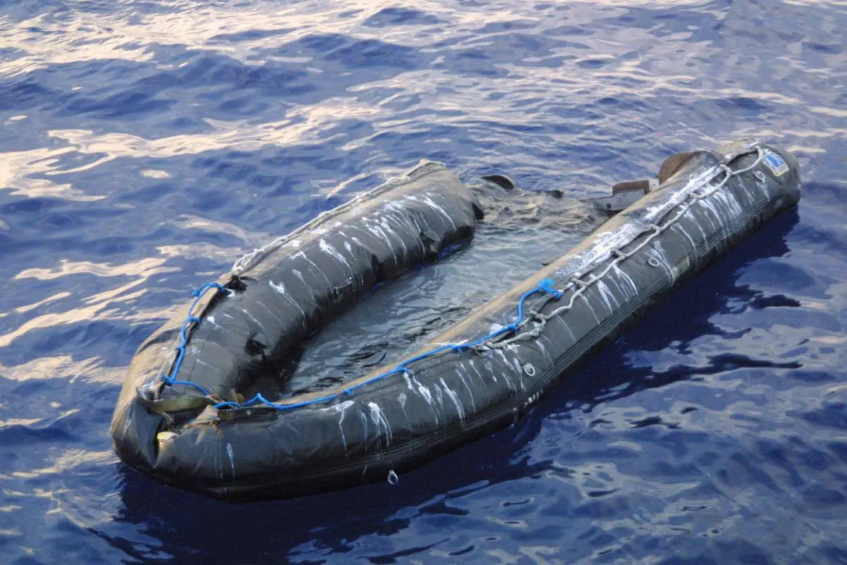 Barca con migranti si ribalta a Lampedusa, ci sono vittime Barca con migranti si ribalta a Lampedusa, ci sono vittime