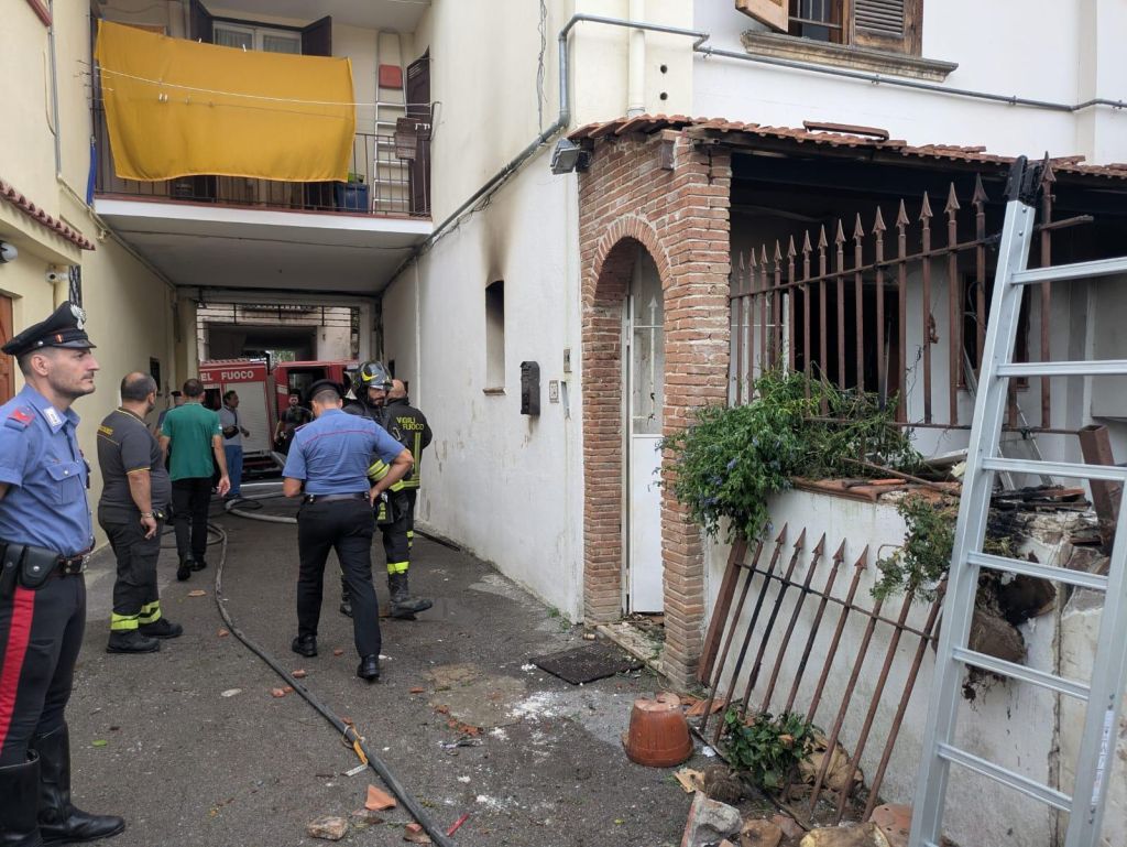 Esplosione in un’abitazione di Meta di Sorrento, morti due anziani Esplosione in un’abitazione di Meta di Sorrento, morti due anziani