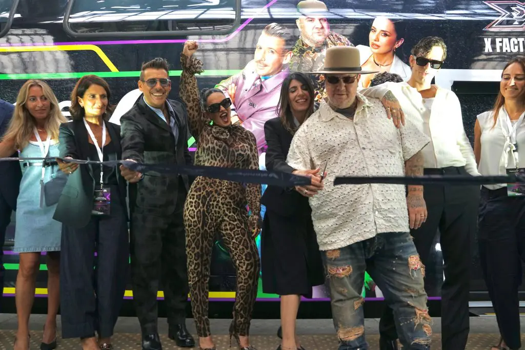 Trenitalia “viaggia con la musica”, un Regionale con la livrea X Factor