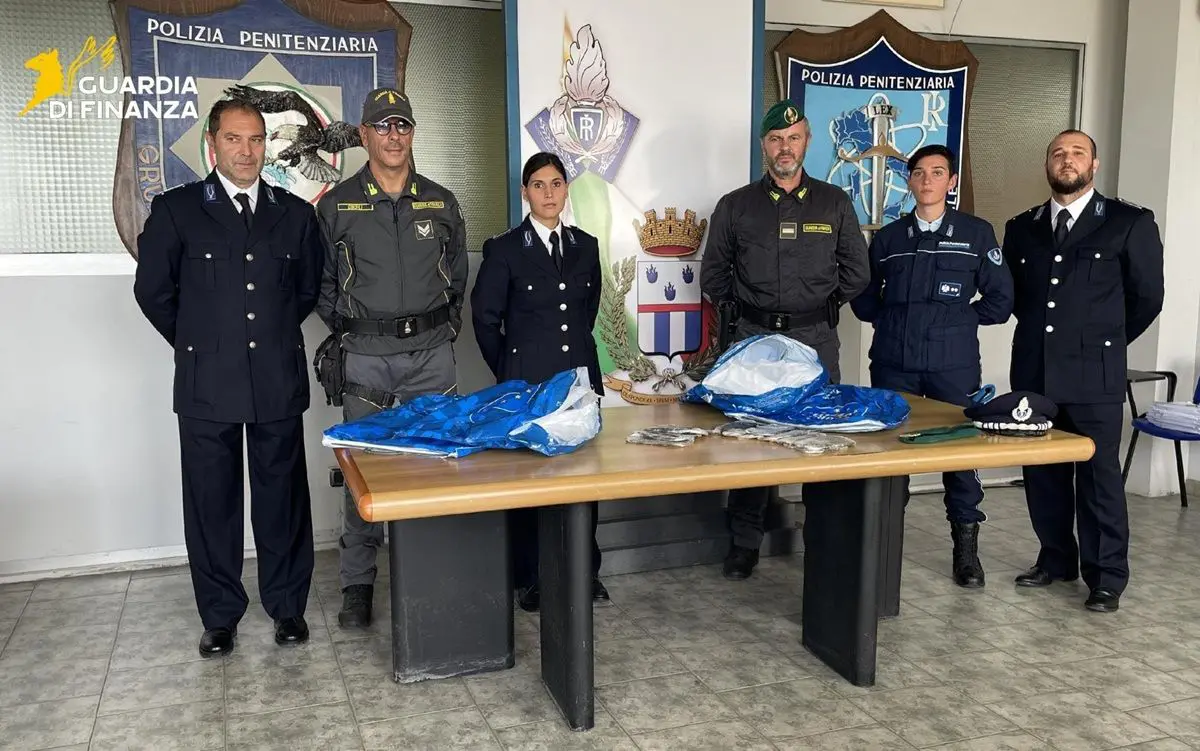 Maxi sequestro di droga all’interno del carcere di Lecce Maxi sequestro di droga all’interno del carcere di Lecce