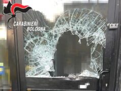 Casalecchio: rintracciato grazie a tracce ematiche il presunto autore di una spaccata ai danni di un bar