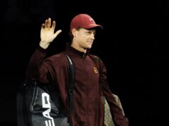 Sinner ai quarti a Parigi, Sonego si arrende a Medvedev