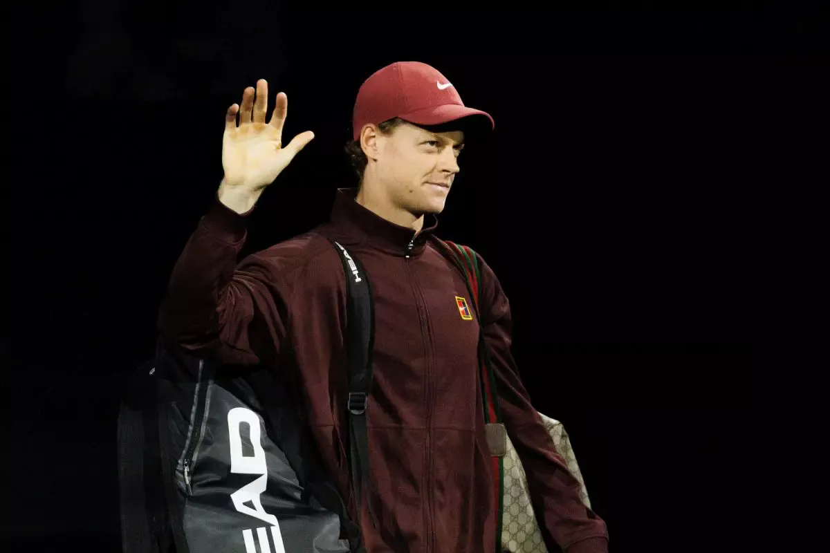 Sinner ai quarti a Parigi, Sonego si arrende a Medvedev Sinner ai quarti a Parigi, Sonego si arrende a Medvedev