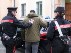 Ruba il trolley ad una turista straniera: bloccato ed arrestato a Bologna