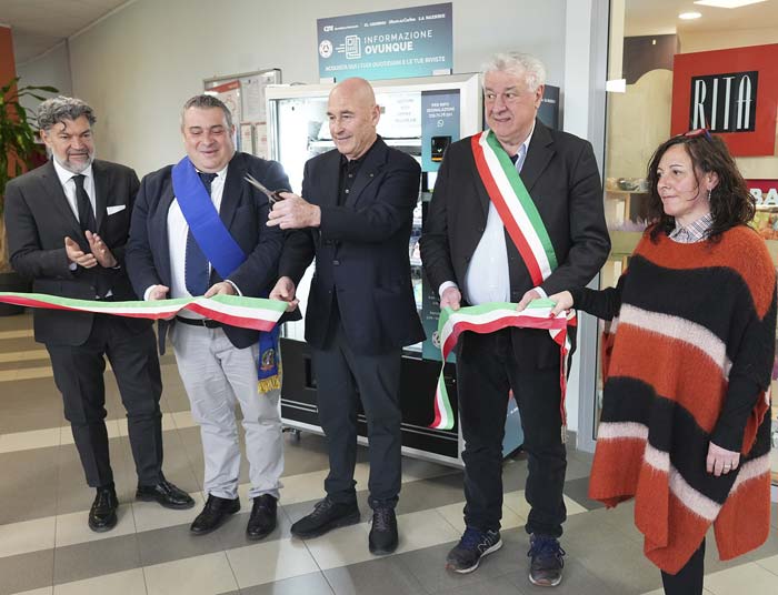 Sassuolo, in ospedale il distributore automatico di riviste e giornali