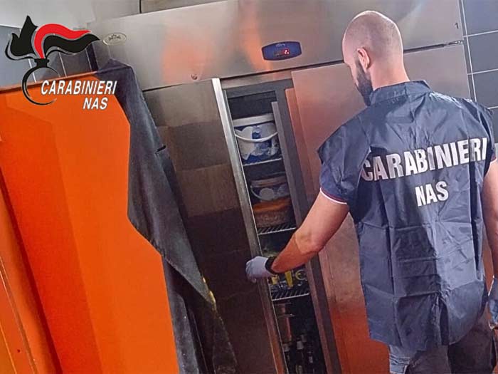 Albergo-ristorante della Bassa Parmense sanzionato dai NAS per carenze igienico-sanitarie