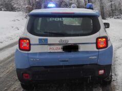 Anziana bloccata in casa dalla neve, si vede riconsegnare il proprio cellulare dalla Polizia di Stato