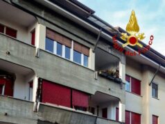 Esplosione in una palazzina nel Torinese, un ferito grave