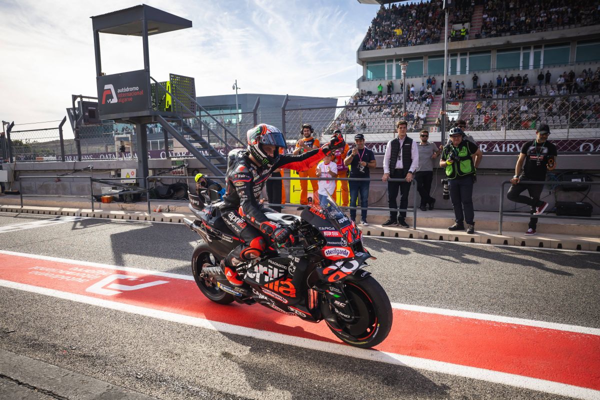 Pole position di Bezzecchi su Alex Marquez a Valencia, Bagnaia 16°