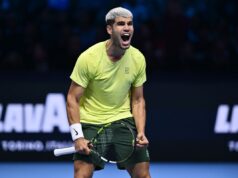 Alcaraz batte Auger-Aliassime, finale contro Sinner alle Atp Finals