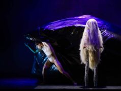 Aliena con la Kataklò Athletic Dance Theatre al Celebrazioni di Bologna