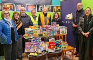 I Lions Club reggiani hanno consegnato alla Comunità di Sant’Egidio una parte dei giocattoli nuovi donati dai cittadini reggiani