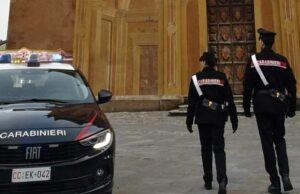 Cadelbosco Sopra: trovato con coltello e droga all’interno dello zaino, denunciato