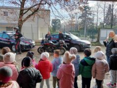 I Carabinieri di Scandiano aprono le porte ai bambini della scuola materna