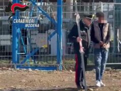 Vignola, si arrampica su di una gru minacciando di buttarsi se non viene pagato