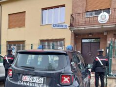 Tentano di raggirare un’anziana a Brescello, il piano fallisce solo grazie all’intervento di un vicino di casa