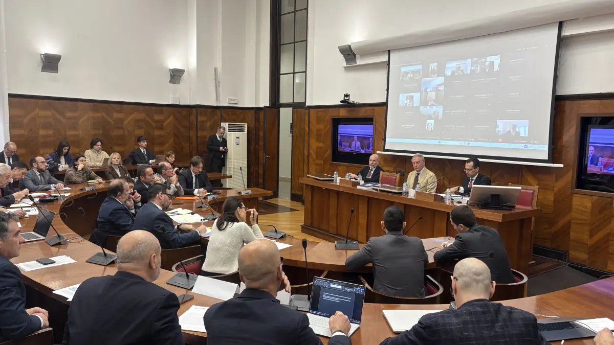 Industrie energivore, Urso all’Ue “Servono riforme radicali, subito”