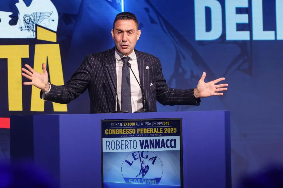 Vannacci lascia la Lega, “Proseguo da solo, inseguo un sogno e vado lontano” Vannacci lascia la Lega, “Proseguo da solo, inseguo un sogno e vado lontano”