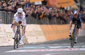 Pogacar cade e trionfa, sua per la prima volta la Milano-Sanremo