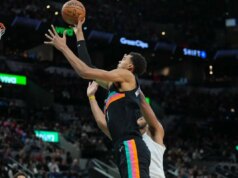 Ottava vittoria di fila degli Spurs, Bucks fuori dalla post-season