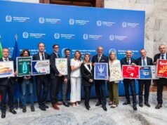 Un francobollo speciale per celebrare il centenario del Tridente Maserati