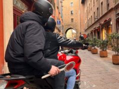 Rapine nel centro di Bologna, un giovane sospettato fermato dalla Polizia di Stato