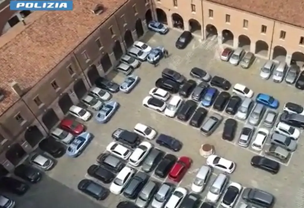 Finto poliziotto rapina anziana, due arresti tra Venezia e Salerno