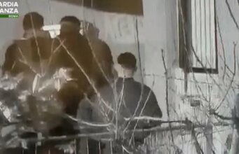 Smantellata piazza di spaccio sul litorale di Ostia, 26 arresti