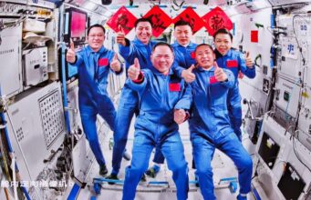 Cina, gli astronauti della Shenzhou-23 entrano nella stazione spaziale Tiangong