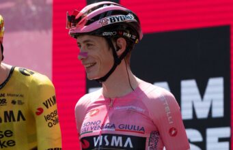 Vingegaard trionfa al Giro d’Italia 2026, Milan vince l’ultima tappa a Roma
