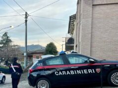 Cavriago: si scaglia contro i carabinieri arrivati per calmarlo, arrestato